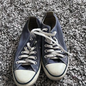 Convers Women Size 7 (Men Size 5).